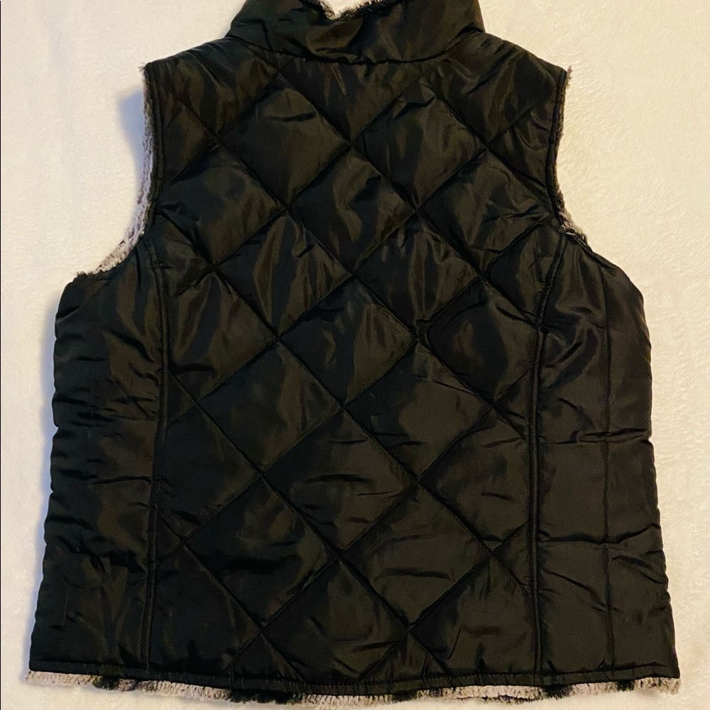 Reversible Puffer Vest - Picture 4 of 16